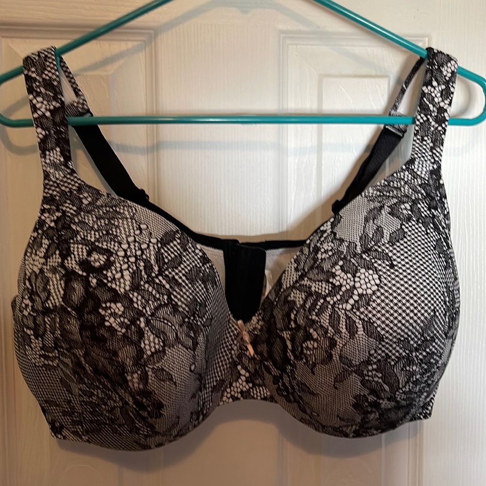 New without tags size 42DD Lane Bryant white and black lace pattern bra